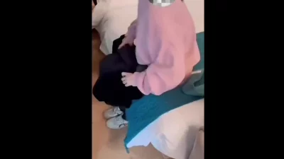 最终拿下有夫之妻小白领 腼腆羞涩 操的求饶摁住疯狂暴力输出 直接爽的