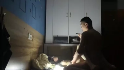 强行拿下妹子 反差妹一开始还假装反抗 插进去就彻底老实了